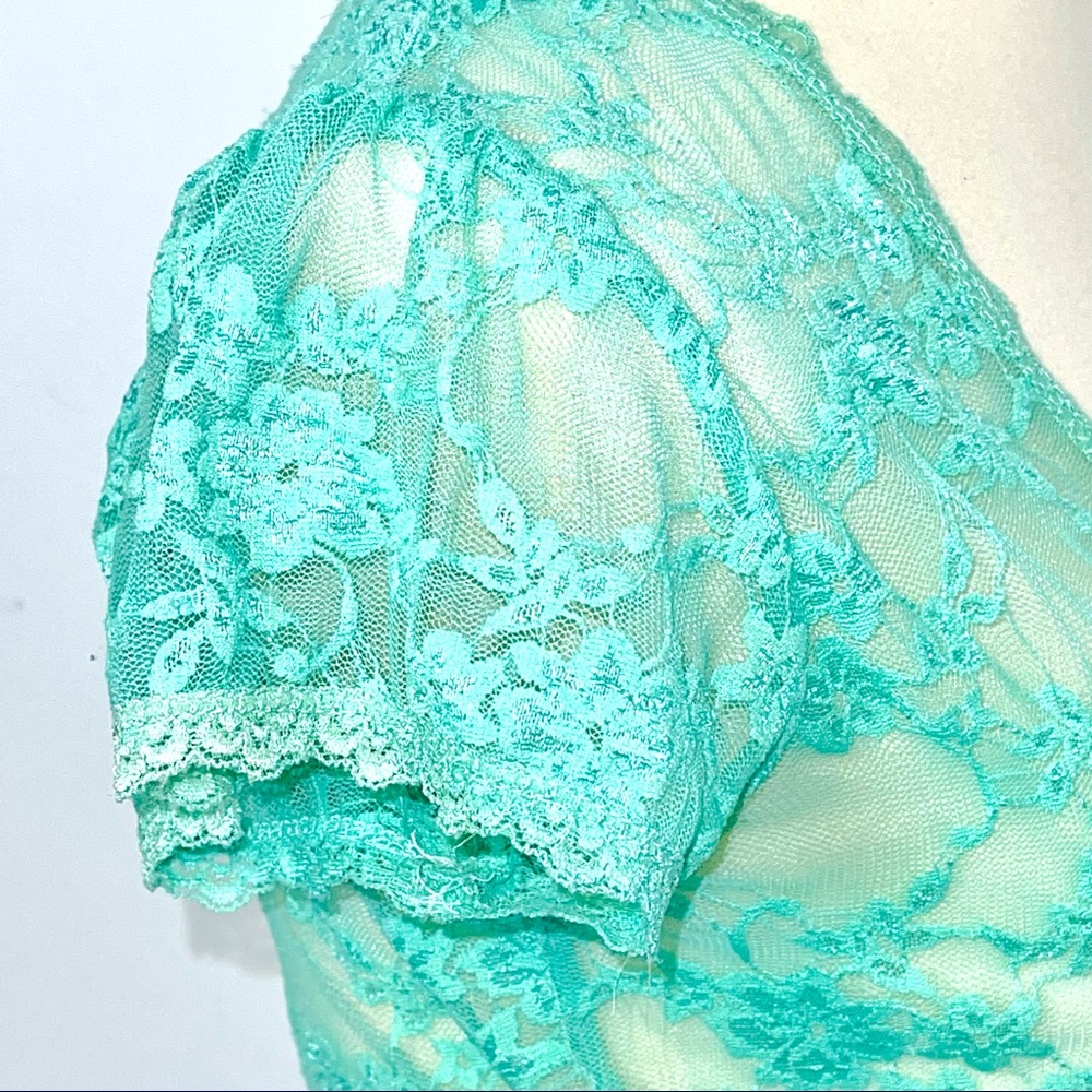 Vintage mint green lace tee ladies small